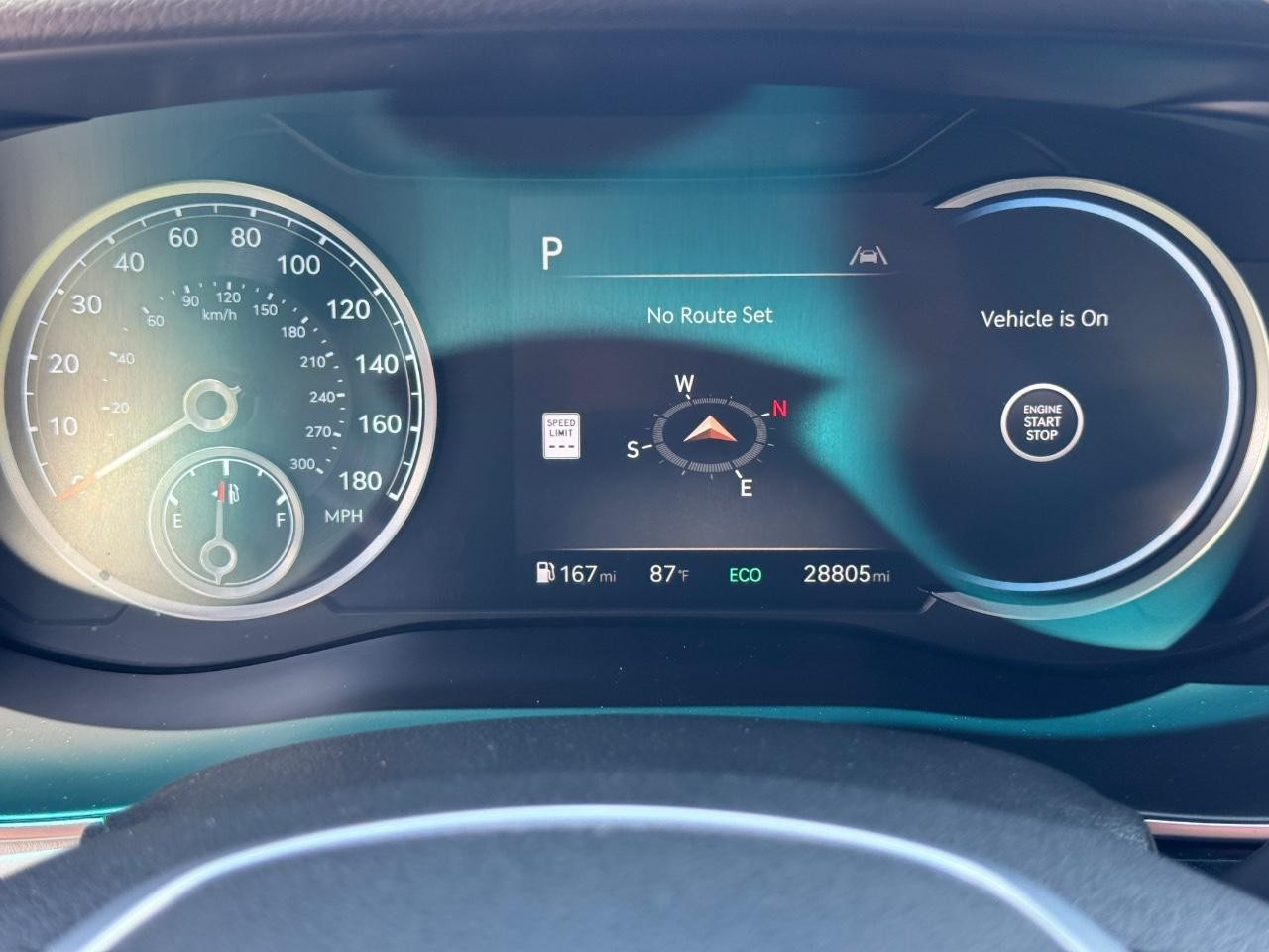 Genesis G70 Vehicle Full-screen Gallery Image 20