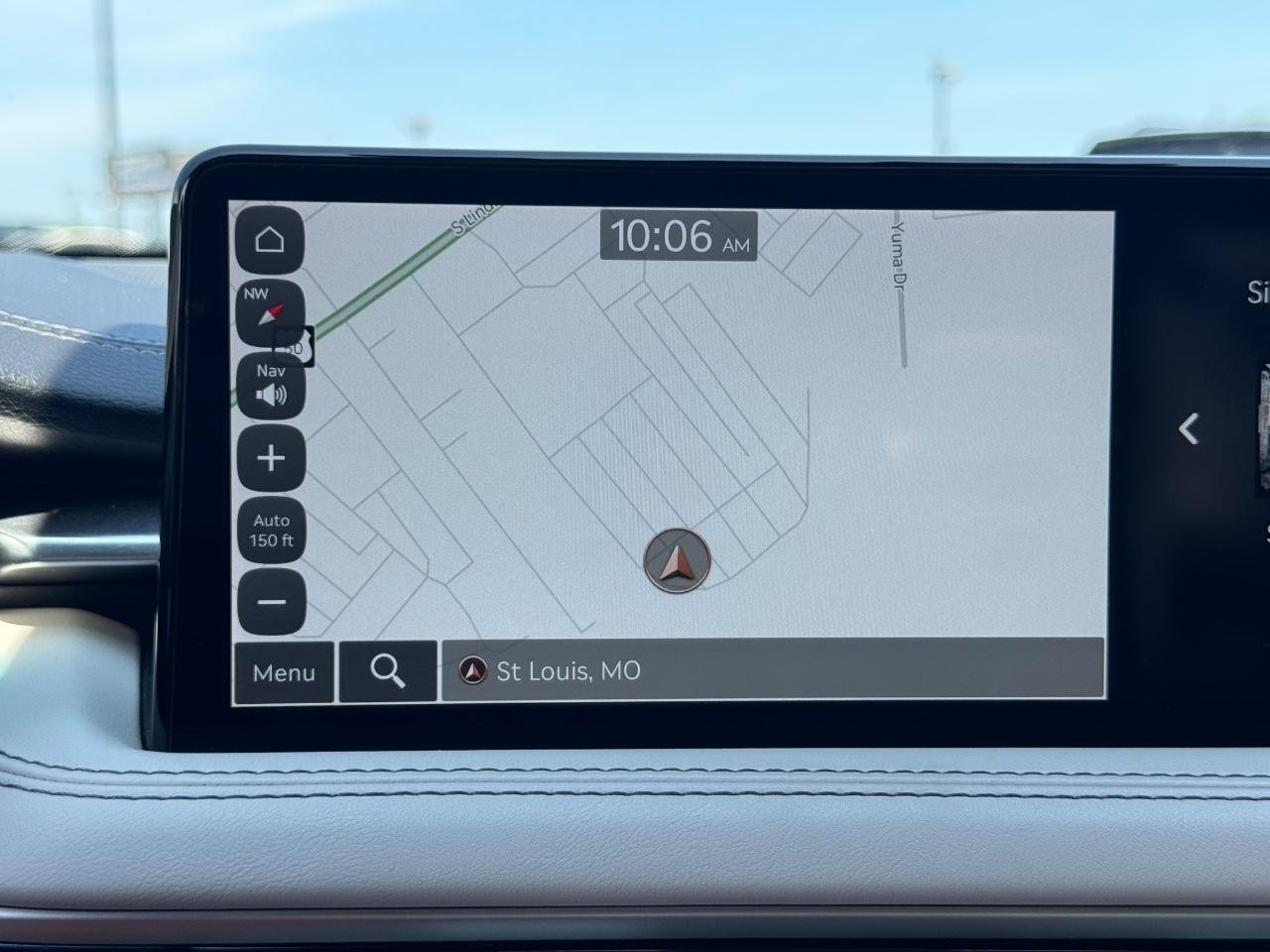 Genesis G70 Vehicle Full-screen Gallery Image 25