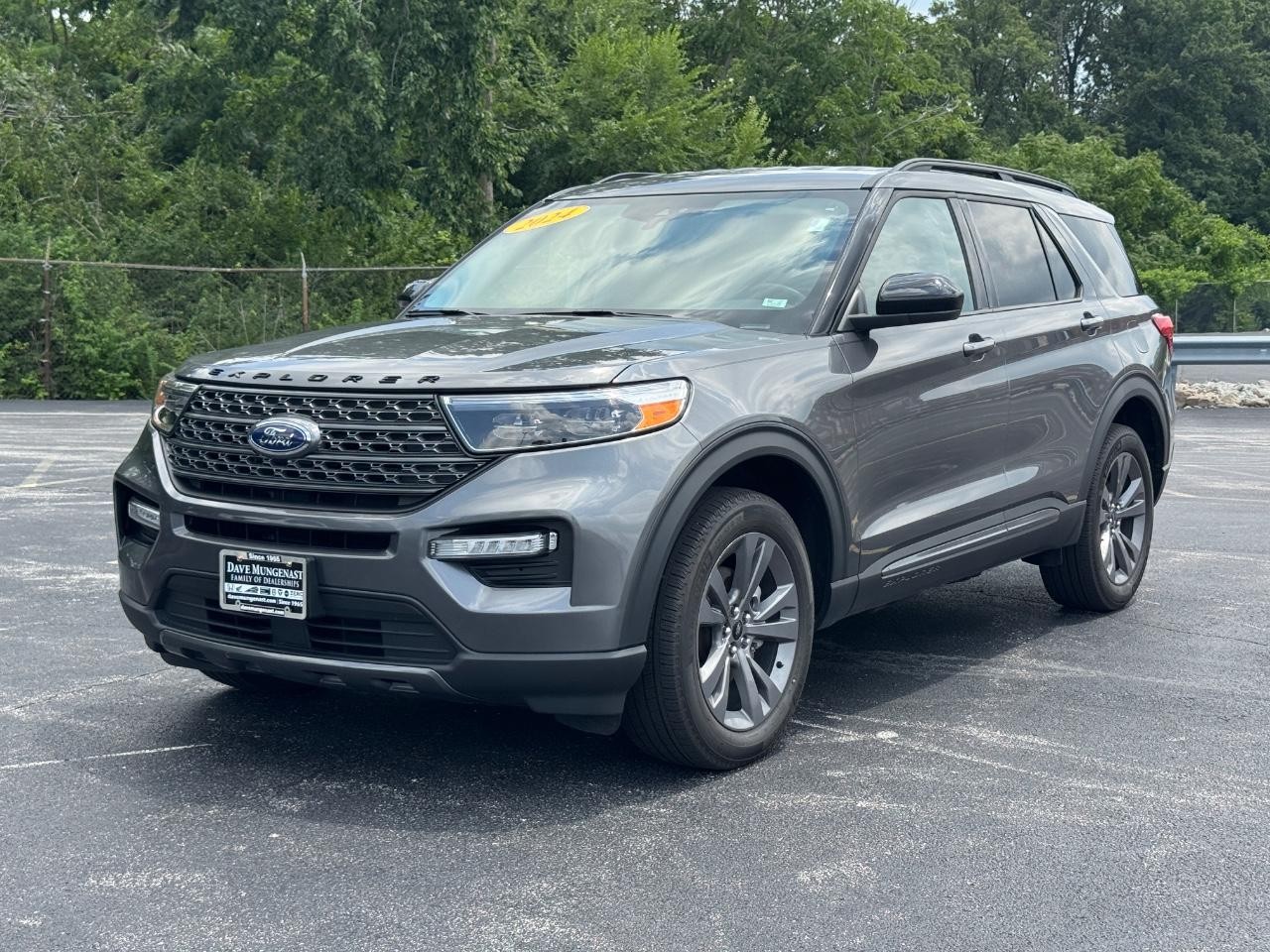 Ford Explorer Vehicle Full-screen Gallery Image 09