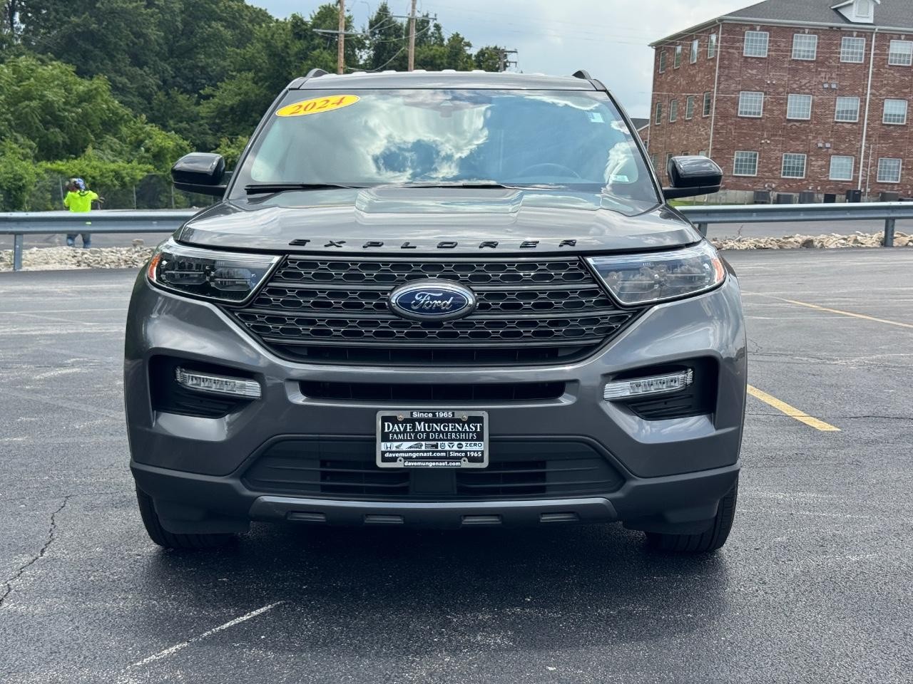 Ford Explorer Vehicle Full-screen Gallery Image 10