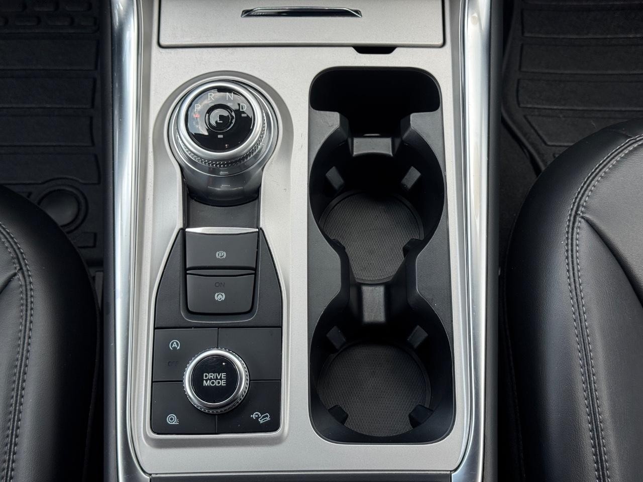 Ford Explorer Vehicle Full-screen Gallery Image 16