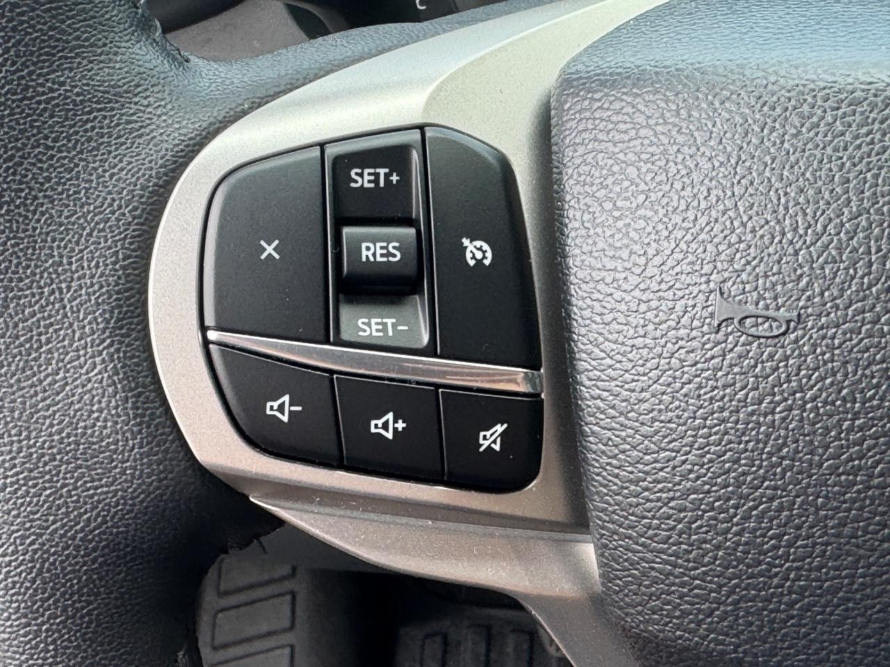 Ford Explorer Vehicle Full-screen Gallery Image 21