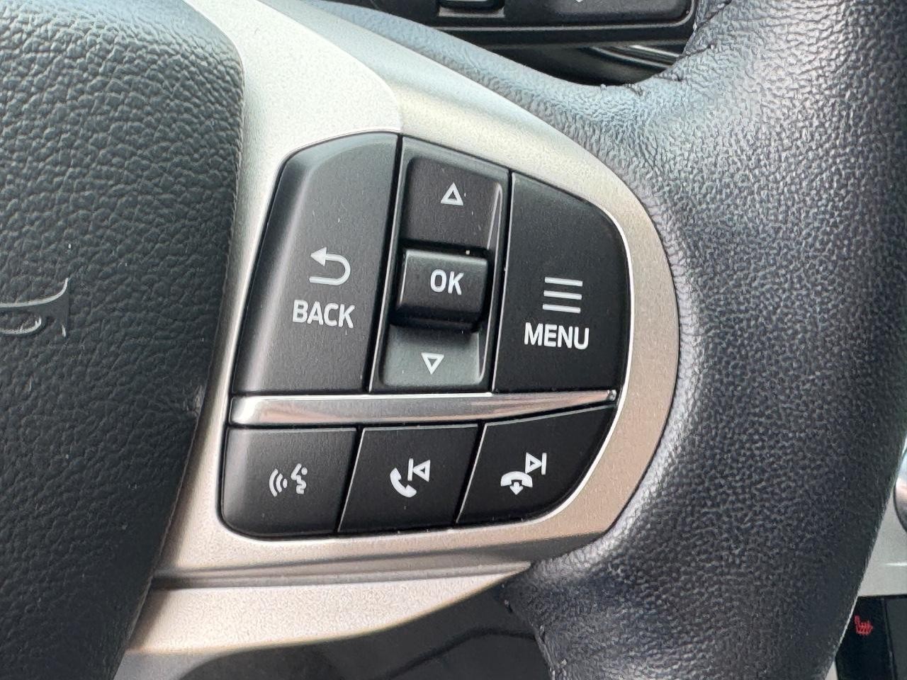 Ford Explorer Vehicle Full-screen Gallery Image 22