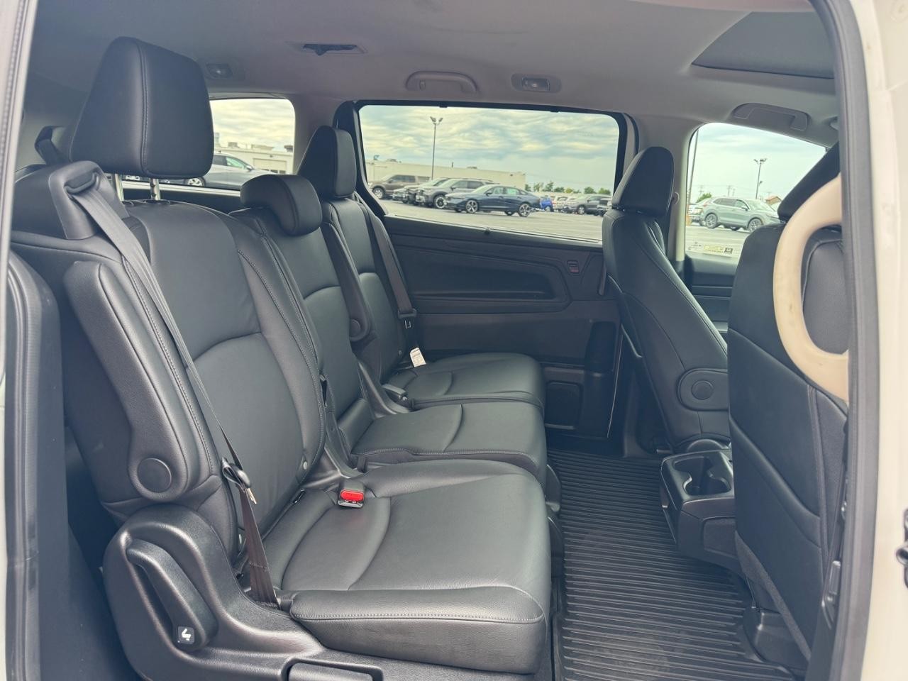 Honda Odyssey Vehicle Full-screen Gallery Image 11