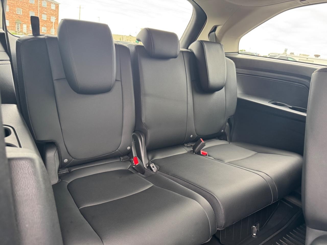 Honda Odyssey Vehicle Full-screen Gallery Image 12