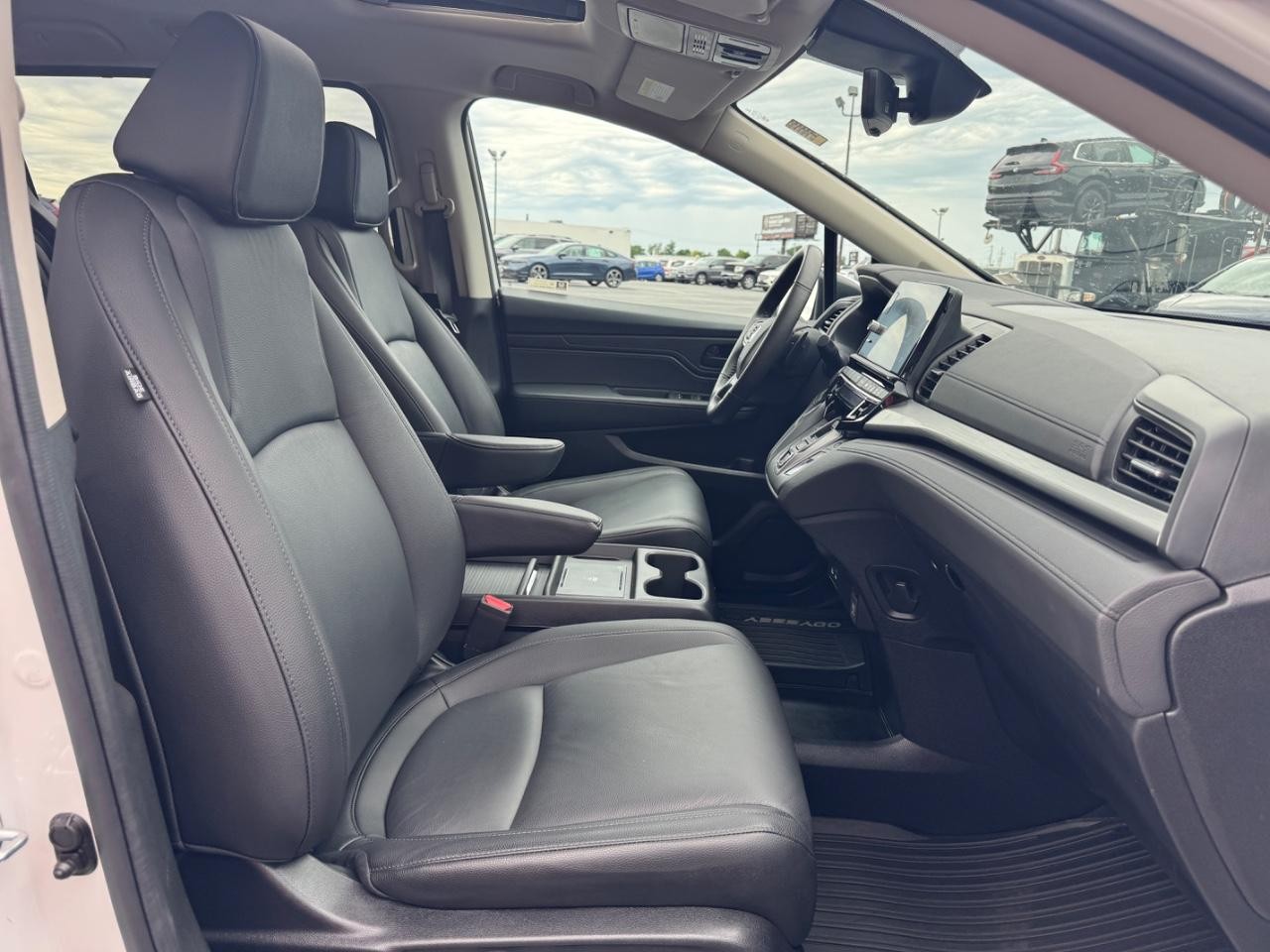Honda Odyssey Vehicle Full-screen Gallery Image 18