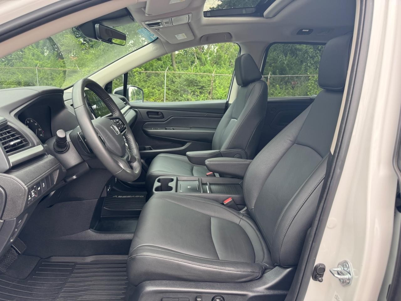 Honda Odyssey Vehicle Full-screen Gallery Image 19