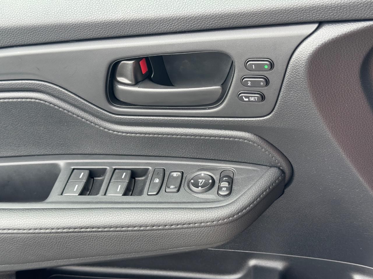 Honda Odyssey Vehicle Full-screen Gallery Image 26