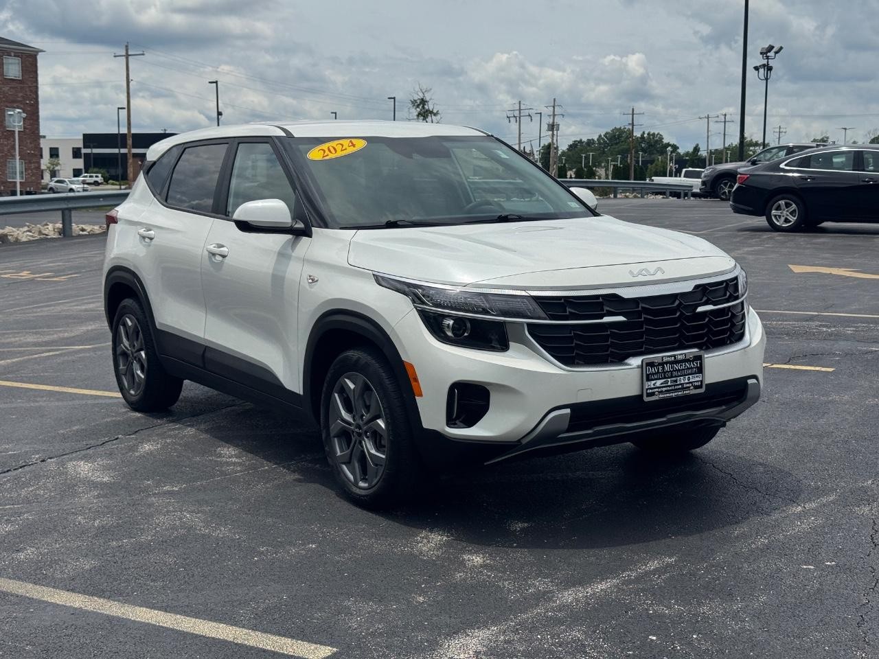 Kia Seltos Vehicle Full-screen Gallery Image 02