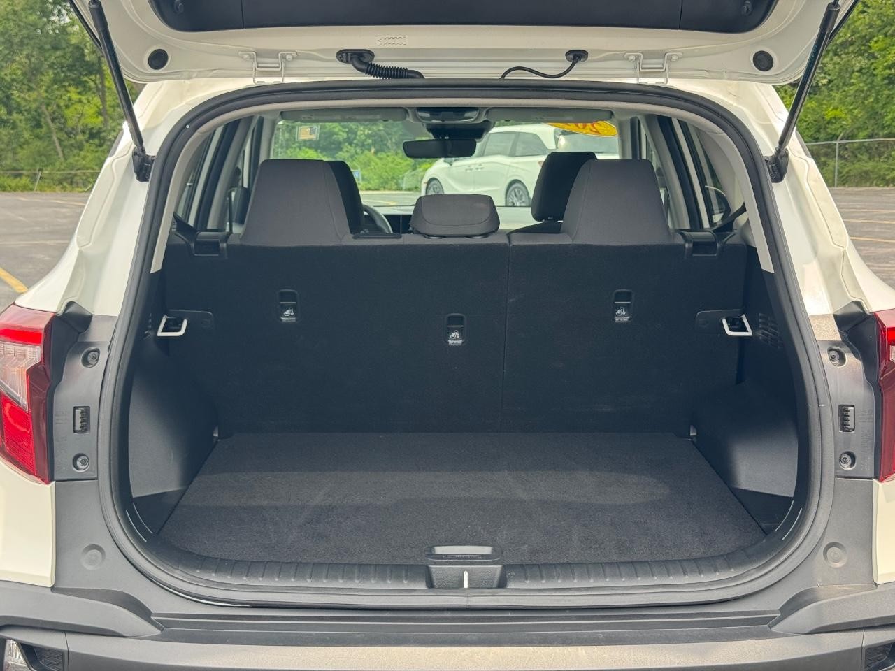 Kia Seltos Vehicle Full-screen Gallery Image 05