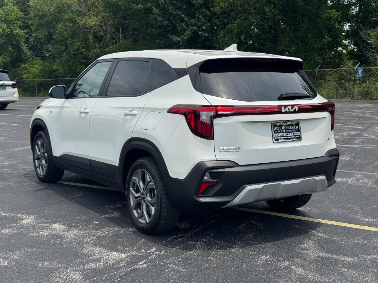 Kia Seltos Vehicle Full-screen Gallery Image 07
