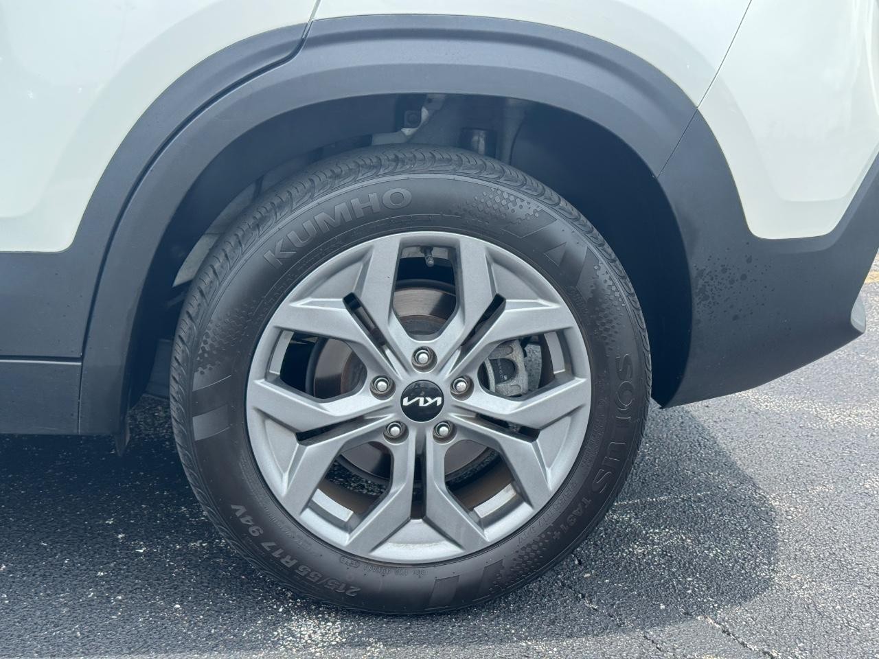 Kia Seltos Vehicle Full-screen Gallery Image 08