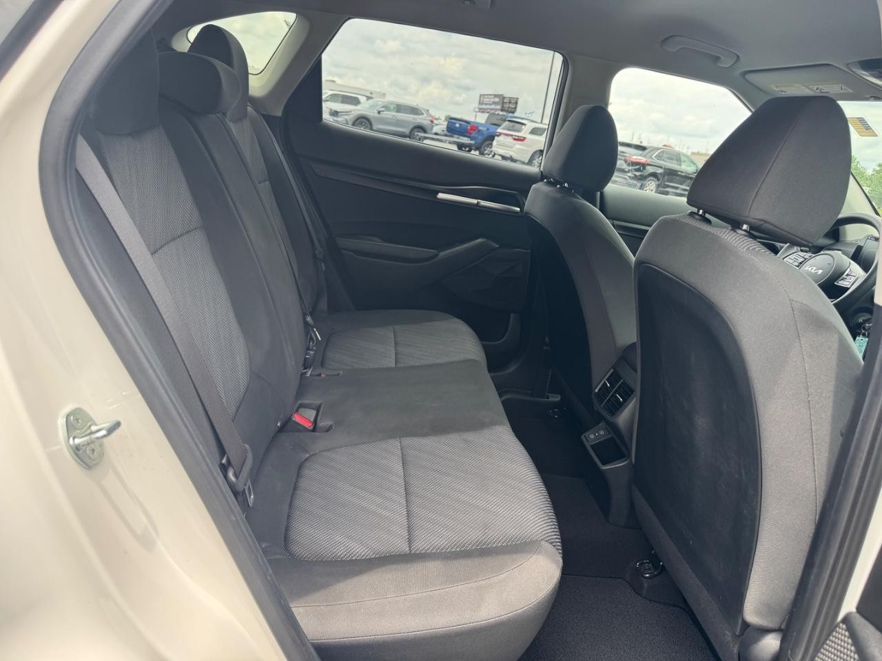 Kia Seltos Vehicle Full-screen Gallery Image 11