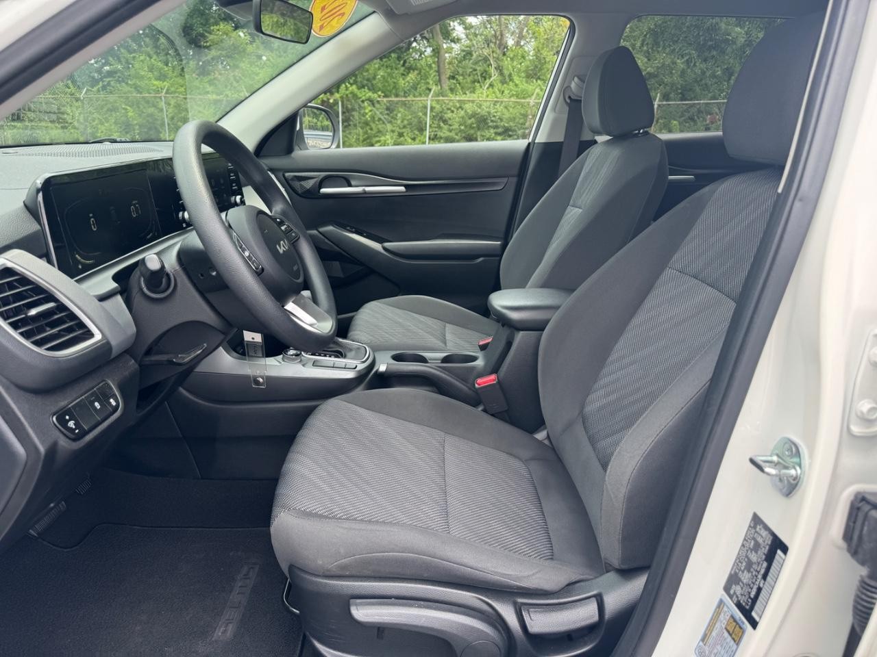 Kia Seltos Vehicle Full-screen Gallery Image 19