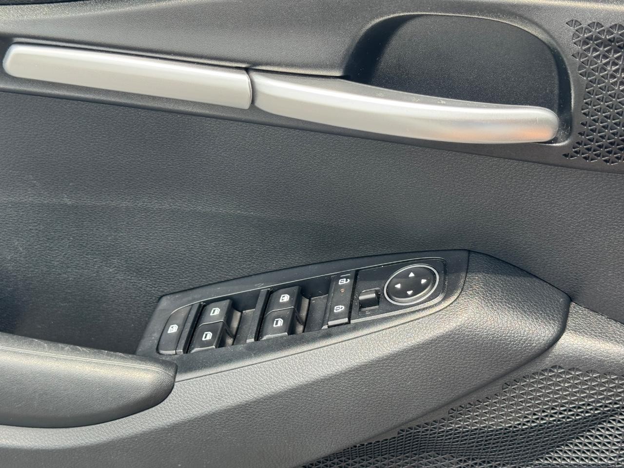 Kia Seltos Vehicle Full-screen Gallery Image 25