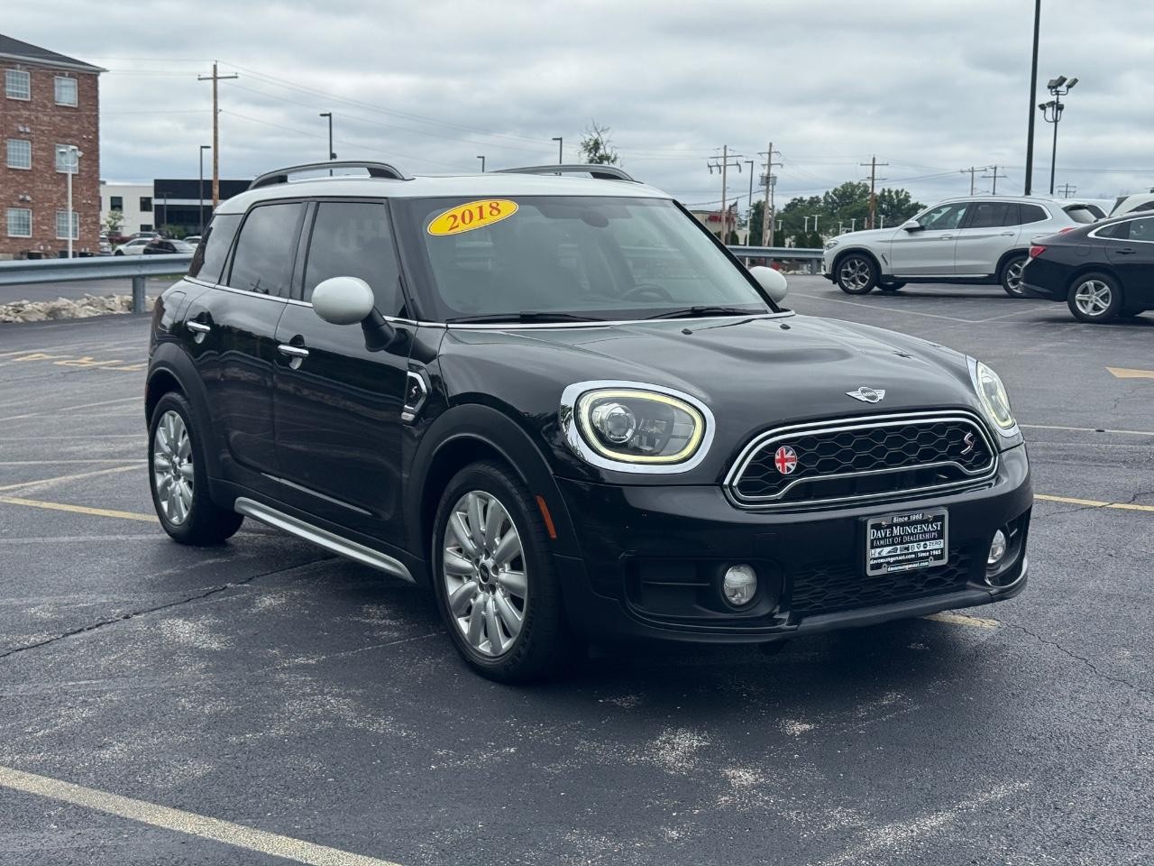 MINI Countryman Vehicle Full-screen Gallery Image 02