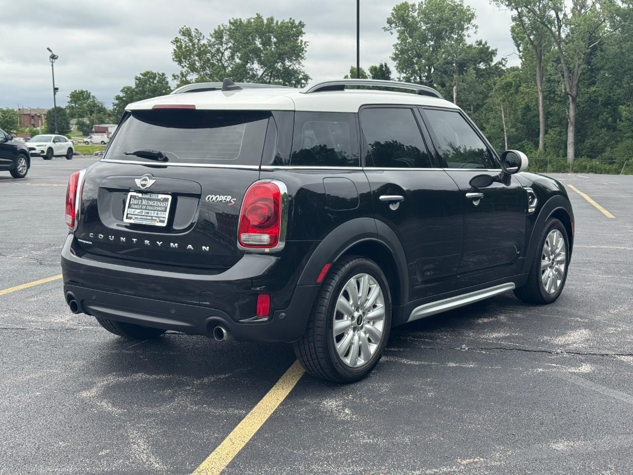 MINI Countryman Vehicle Full-screen Gallery Image 04