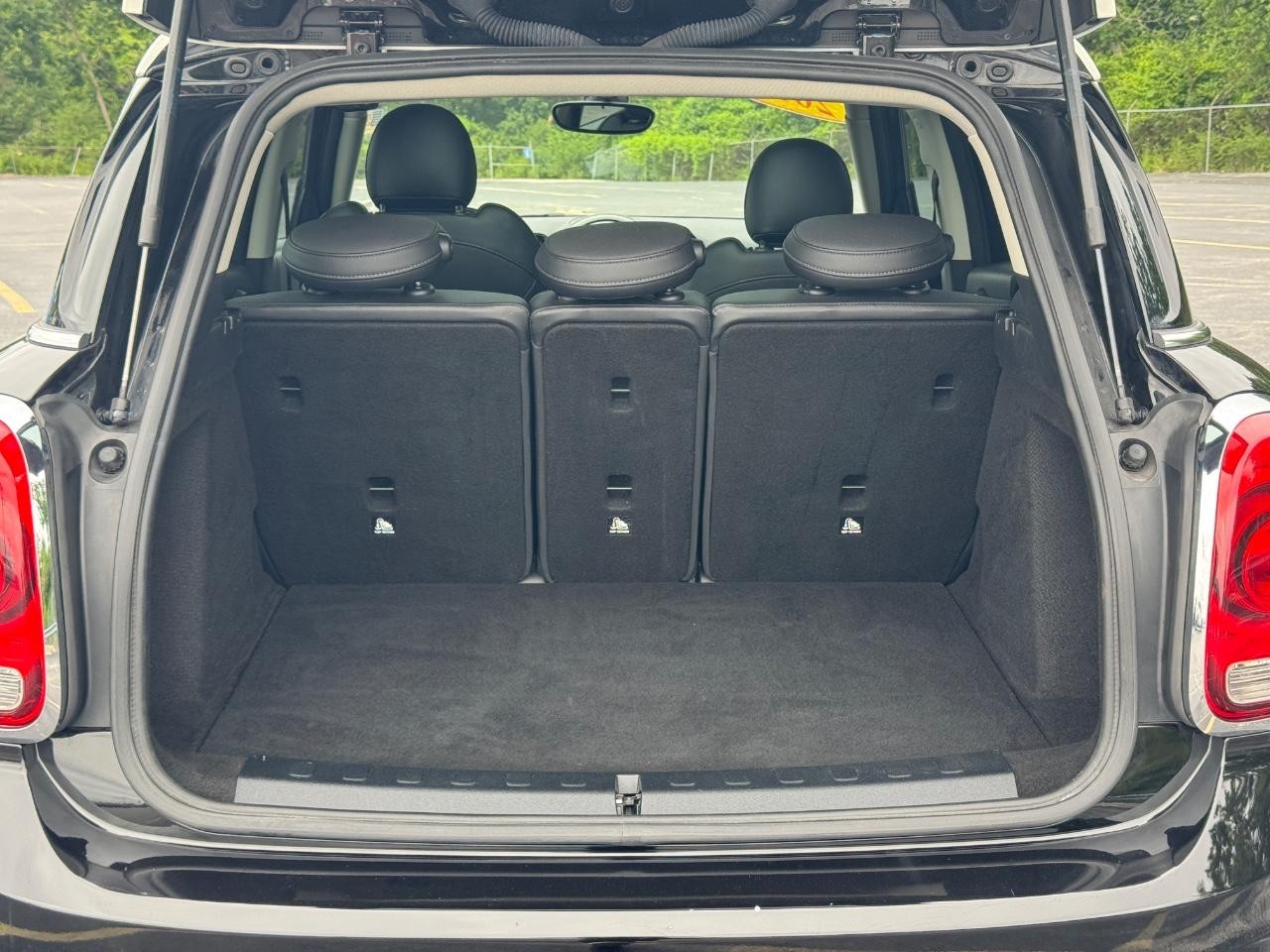 MINI Countryman Vehicle Full-screen Gallery Image 05