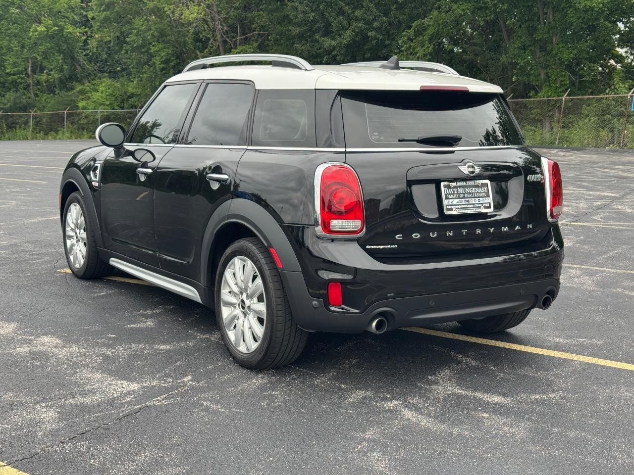 MINI Countryman Vehicle Full-screen Gallery Image 07