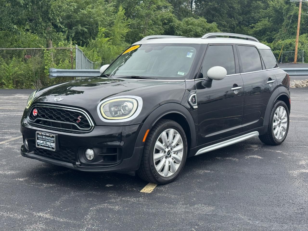 MINI Countryman Vehicle Full-screen Gallery Image 09