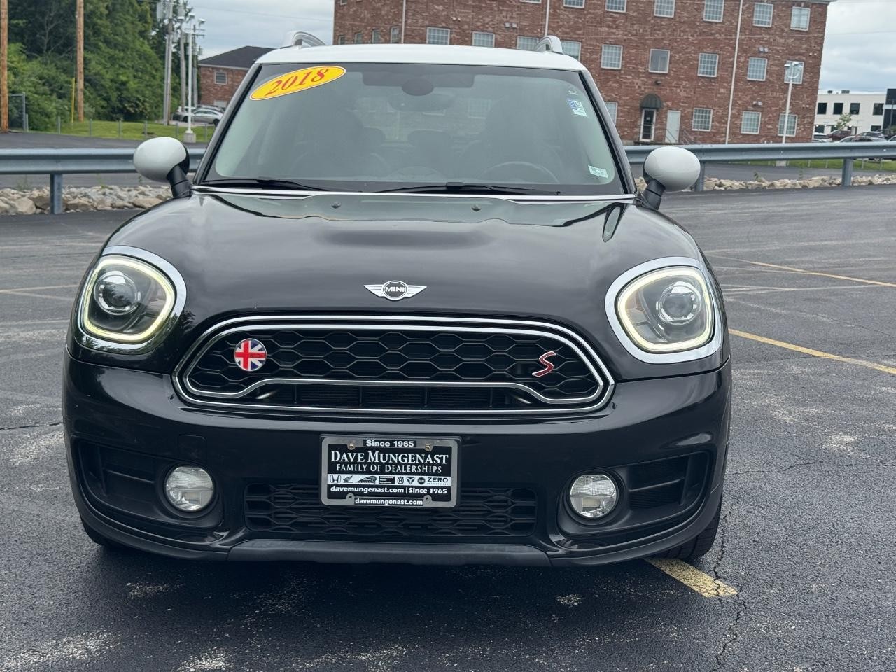 MINI Countryman Vehicle Full-screen Gallery Image 10