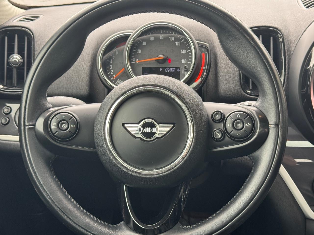 MINI Countryman Vehicle Full-screen Gallery Image 13