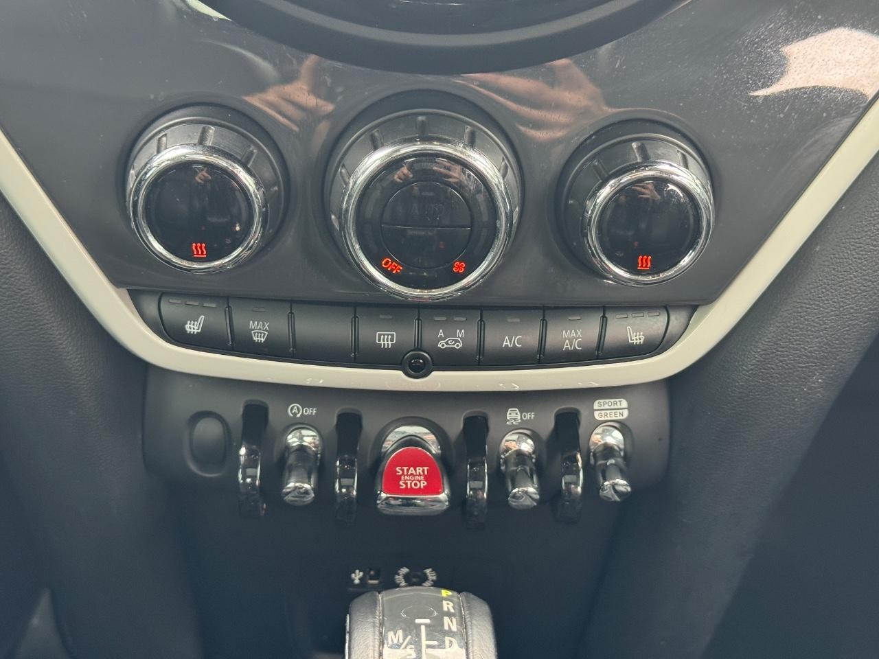 MINI Countryman Vehicle Full-screen Gallery Image 15