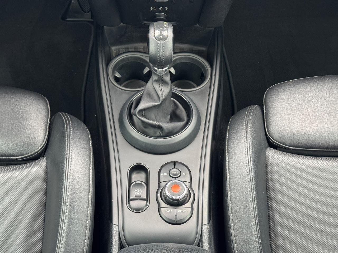 MINI Countryman Vehicle Full-screen Gallery Image 16