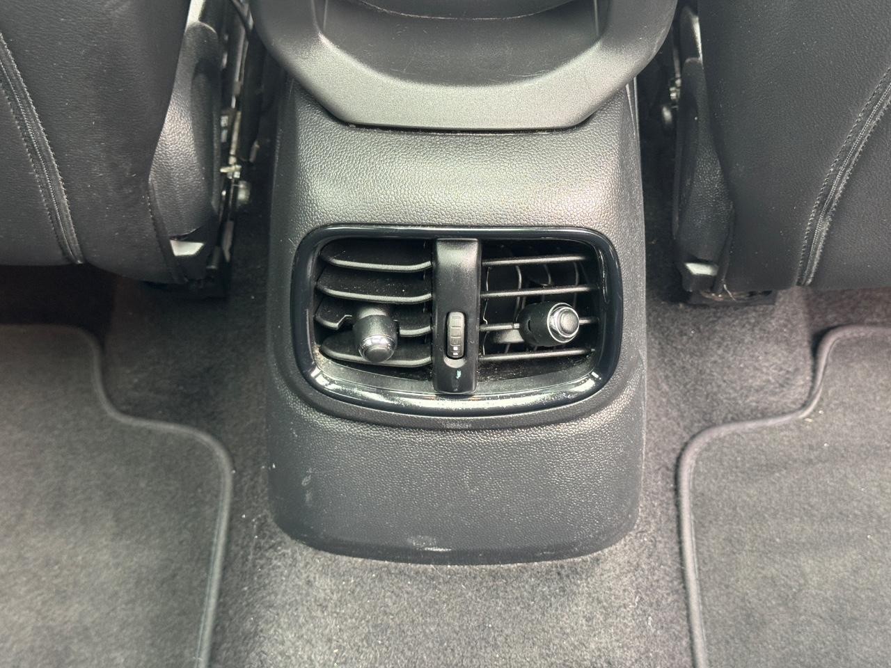 MINI Countryman Vehicle Full-screen Gallery Image 17