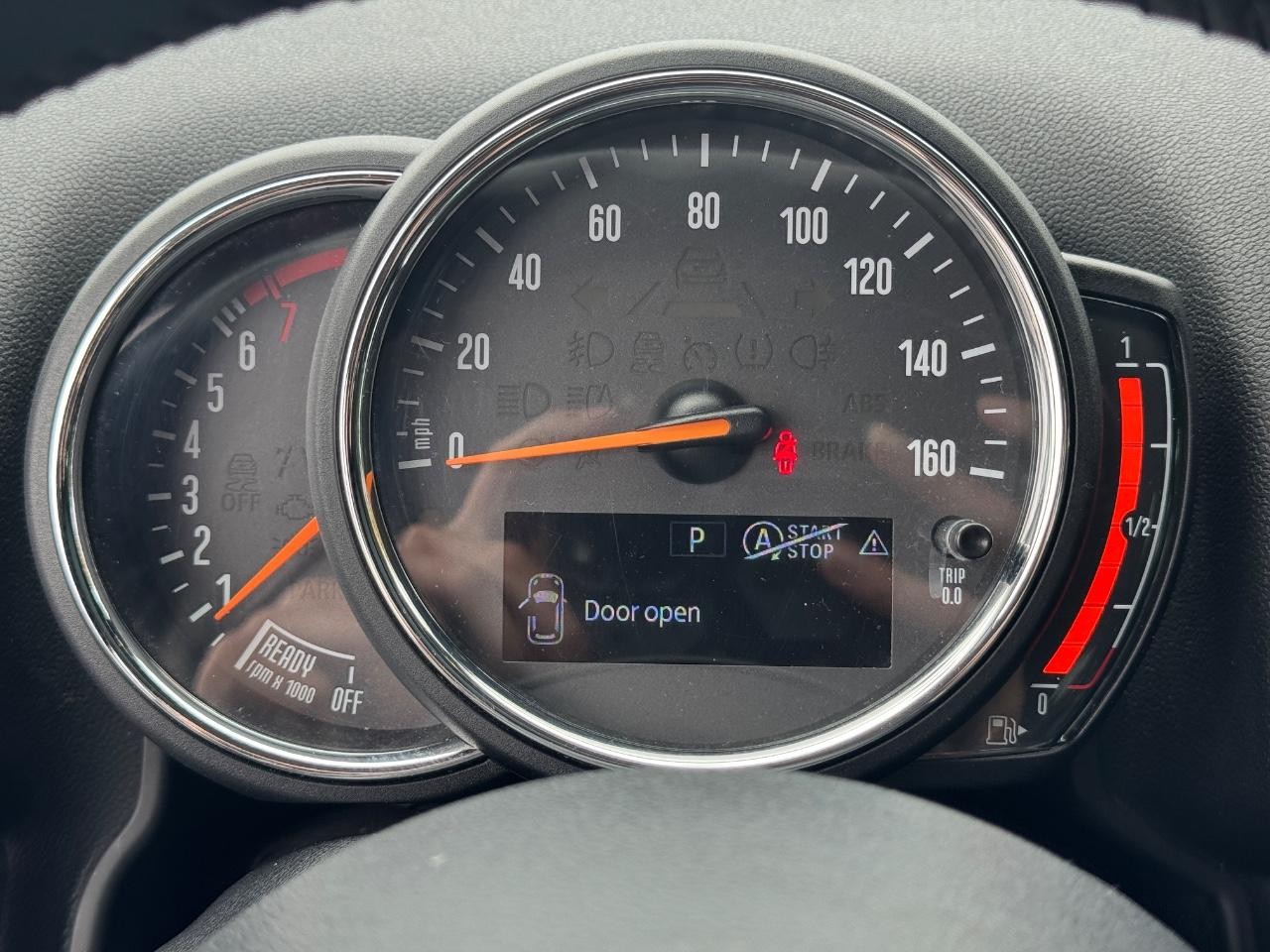 MINI Countryman Vehicle Full-screen Gallery Image 21