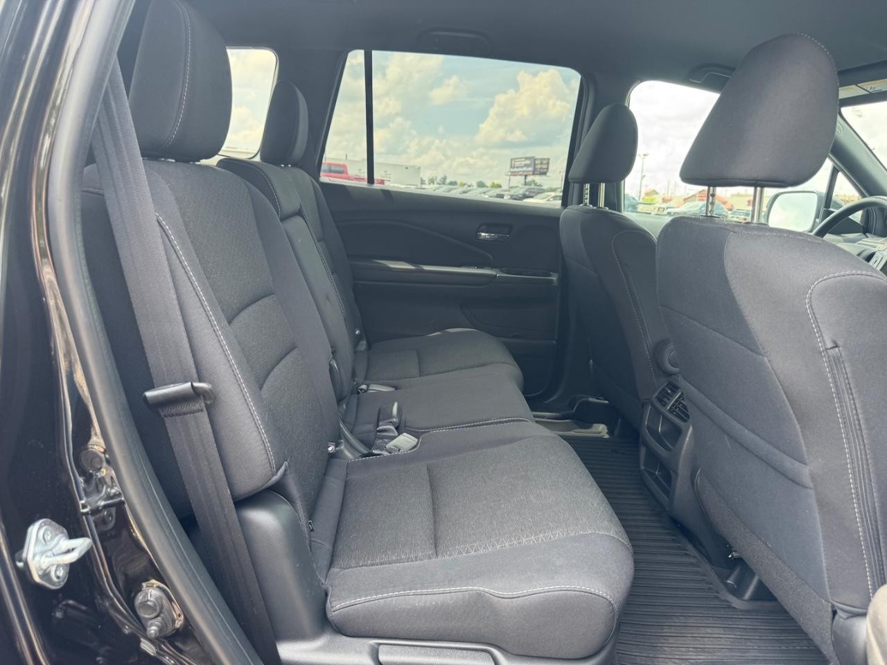 Honda Passport Vehicle Full-screen Gallery Image 11
