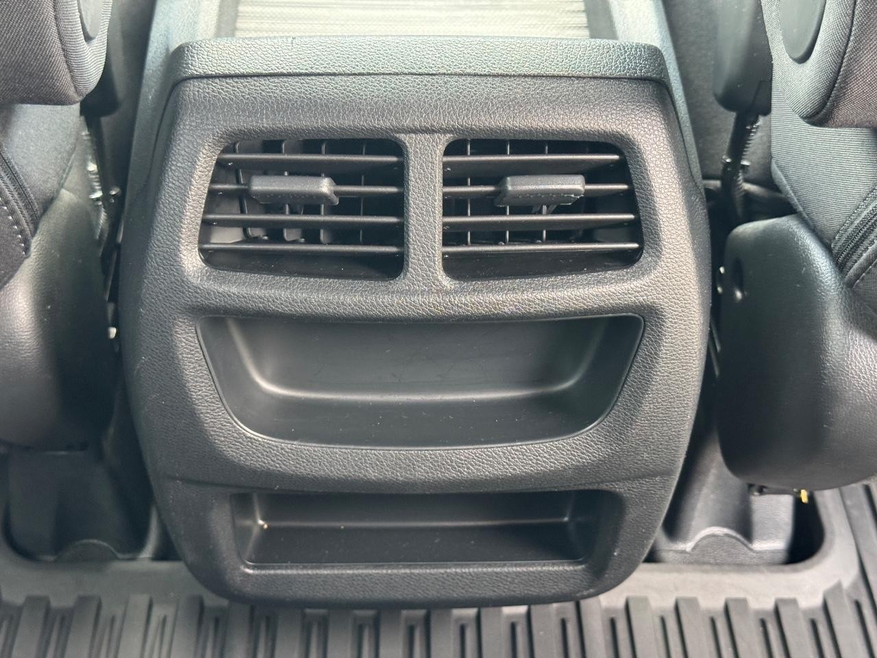 Honda Passport Vehicle Full-screen Gallery Image 17