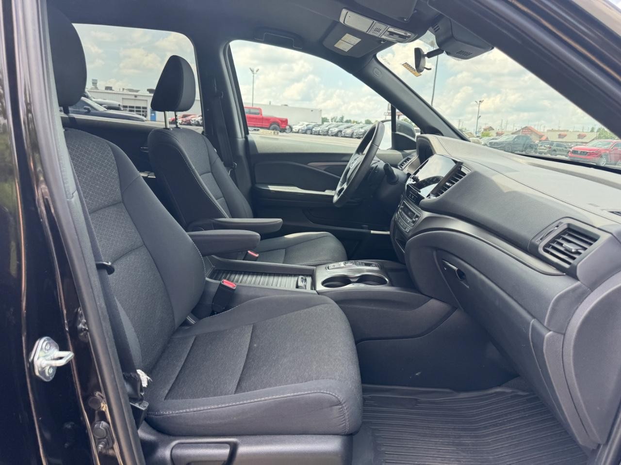 Honda Passport Vehicle Full-screen Gallery Image 18