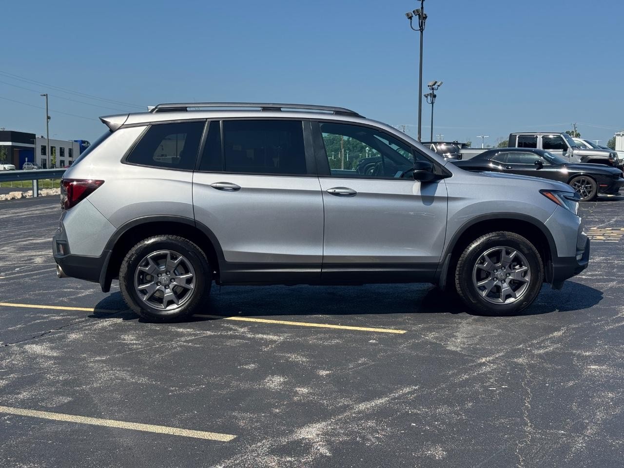 Honda Passport Vehicle Full-screen Gallery Image 03