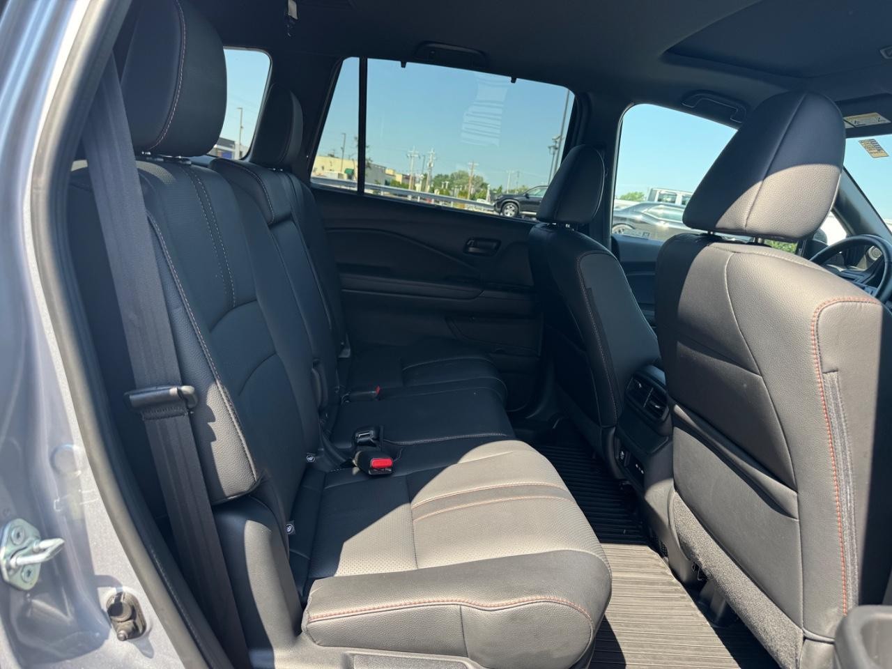 Honda Passport Vehicle Full-screen Gallery Image 11
