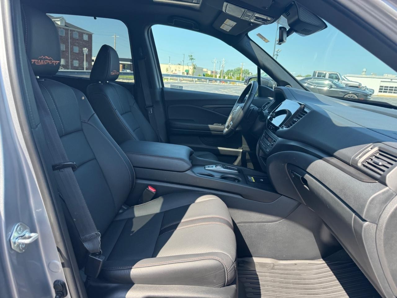 Honda Passport Vehicle Full-screen Gallery Image 18