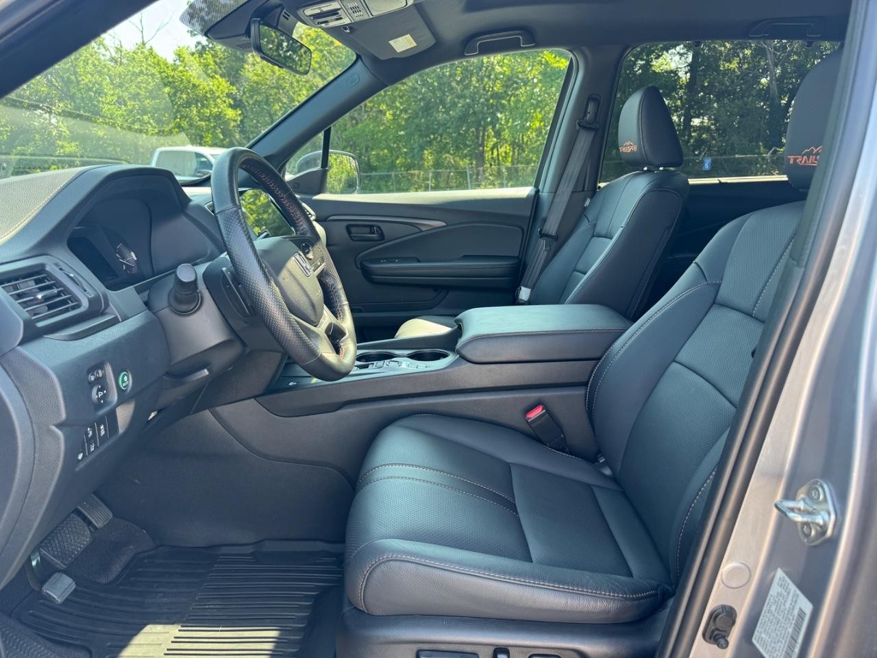 Honda Passport Vehicle Full-screen Gallery Image 19