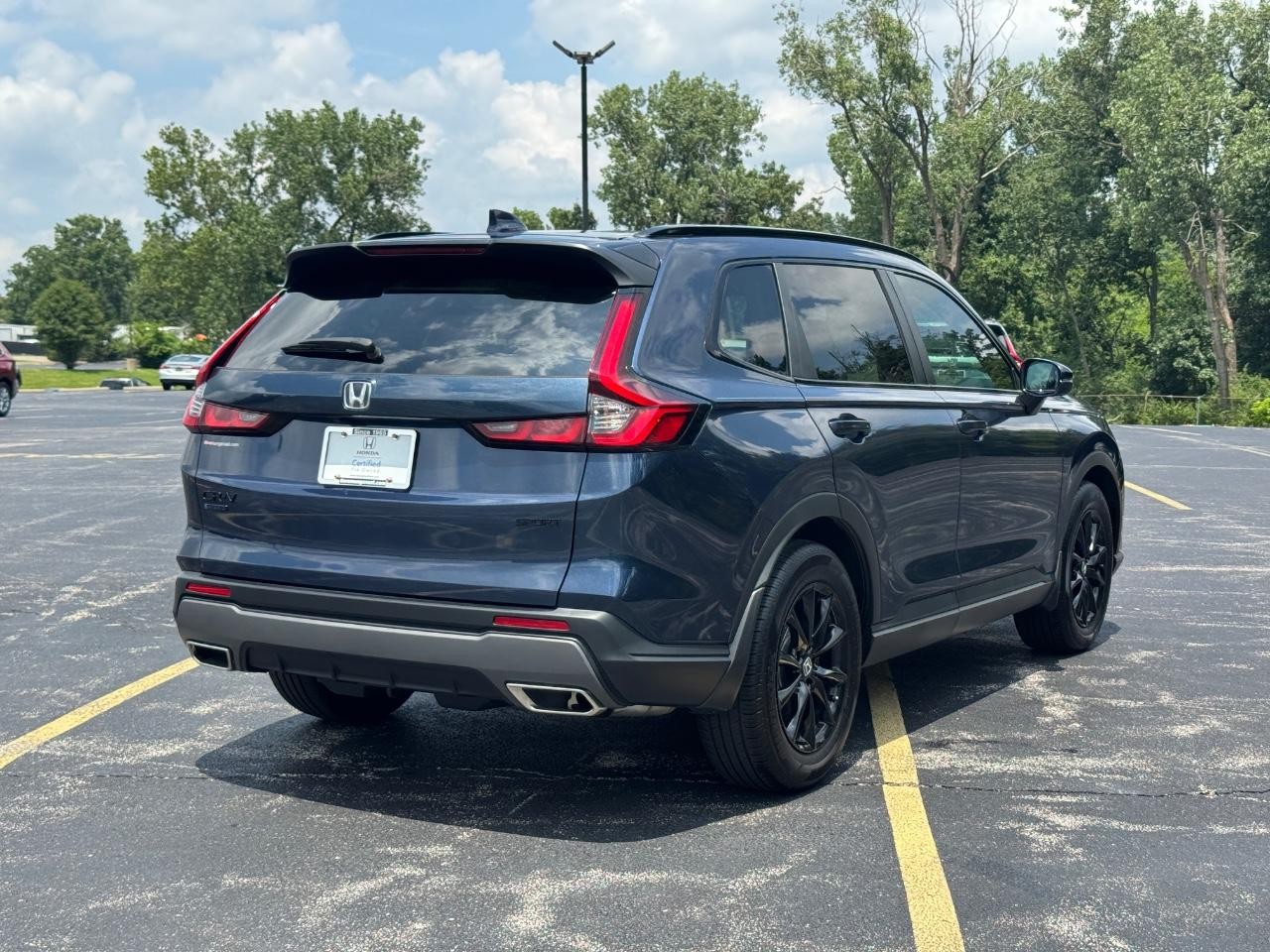 Honda CR-V Hybrid Vehicle Full-screen Gallery Image 04