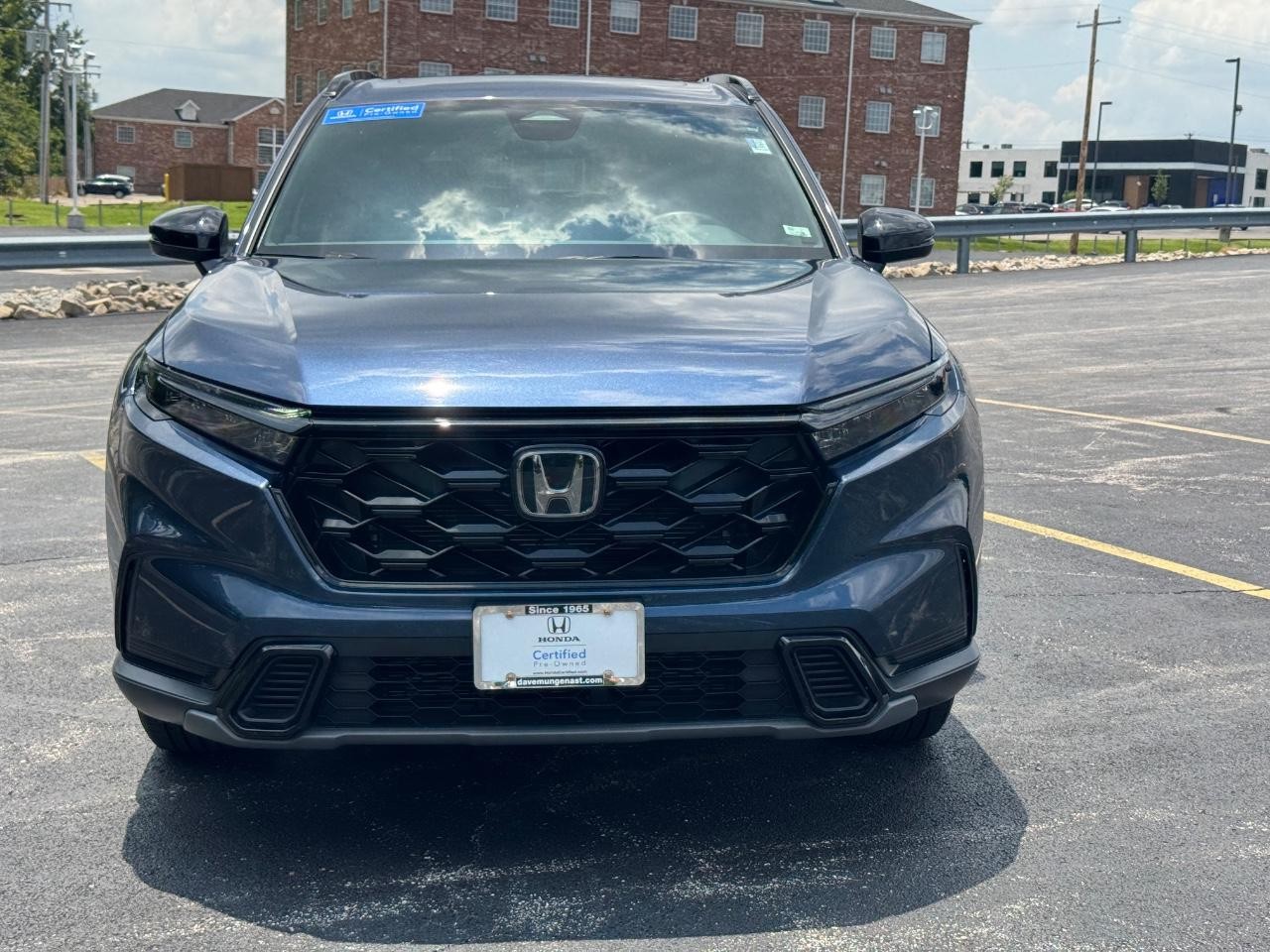Honda CR-V Hybrid Vehicle Full-screen Gallery Image 10