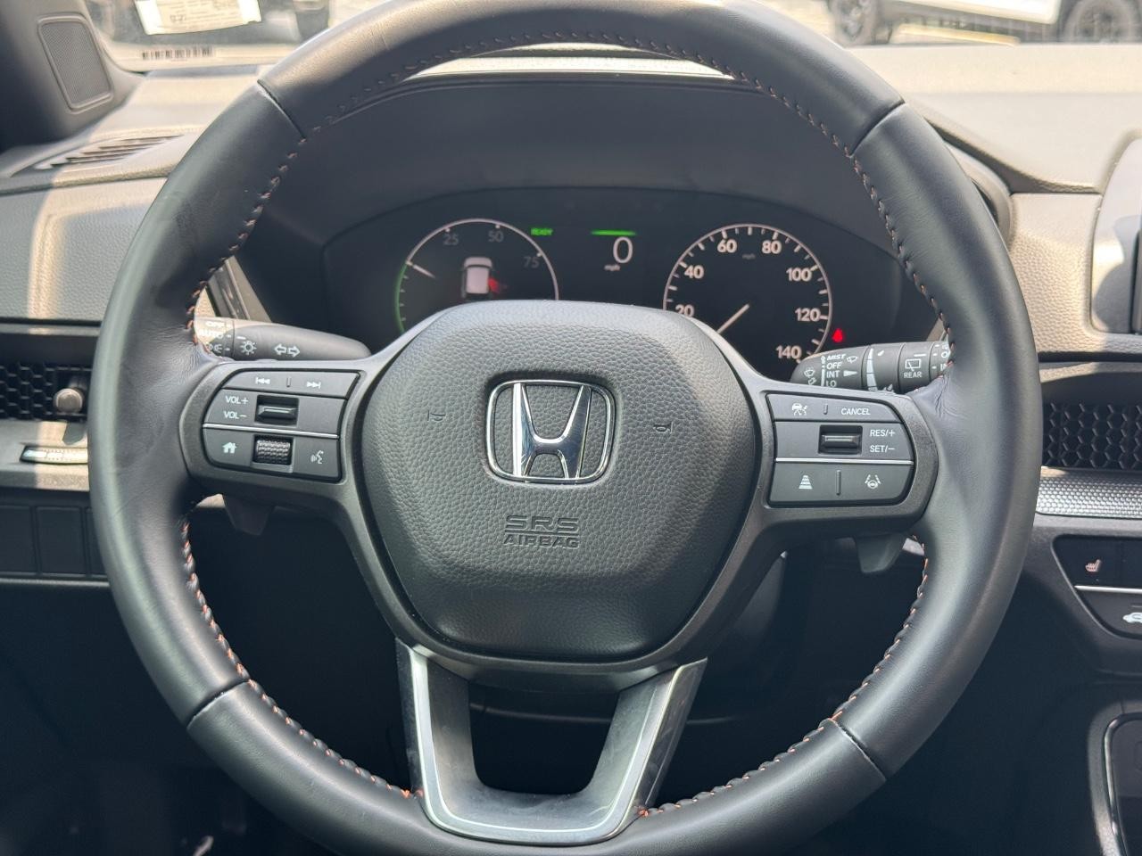 Honda CR-V Hybrid Vehicle Full-screen Gallery Image 13