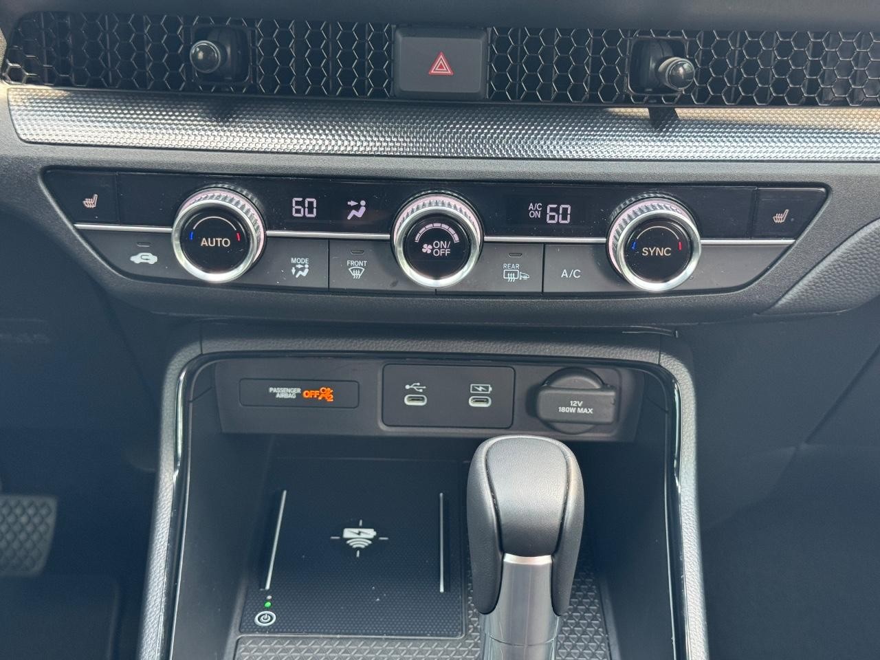 Honda CR-V Hybrid Vehicle Full-screen Gallery Image 15
