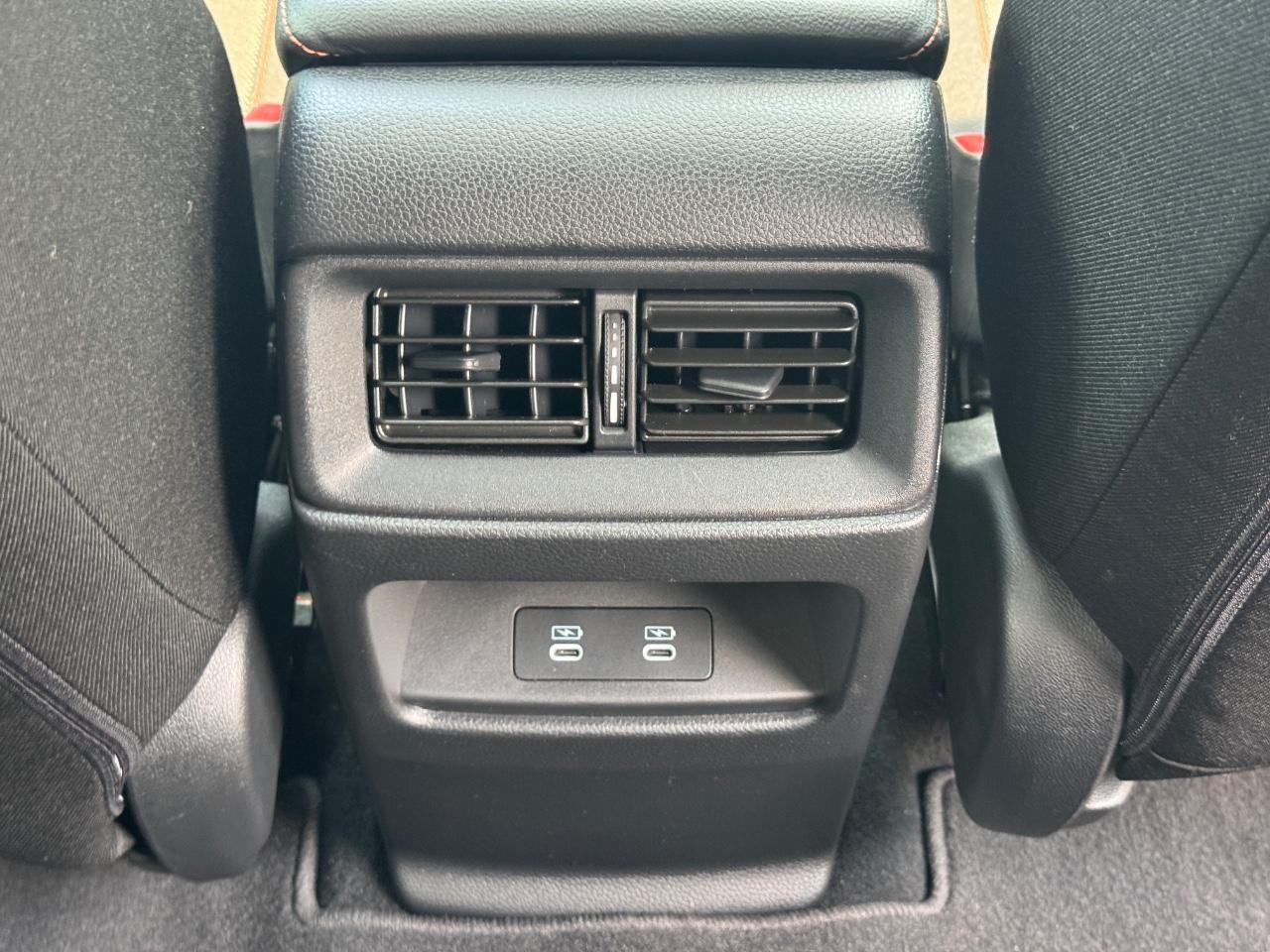Honda CR-V Hybrid Vehicle Full-screen Gallery Image 17