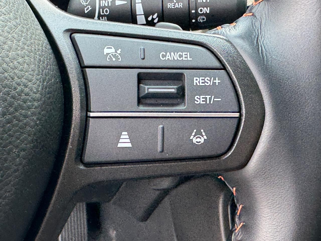 Honda CR-V Hybrid Vehicle Full-screen Gallery Image 23