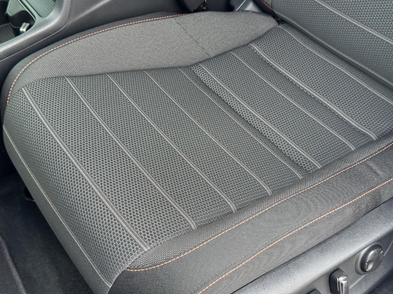 Honda CR-V Hybrid Vehicle Full-screen Gallery Image 26