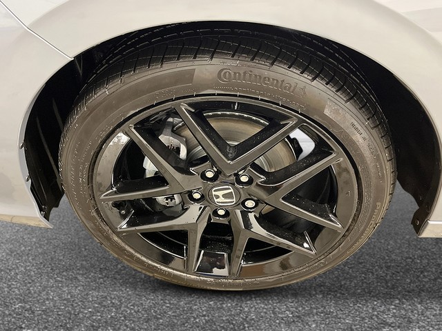 Honda Civic Hatchback Hybrid Vehicle Full-screen Gallery Image 12