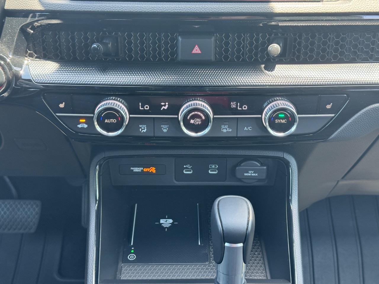 Honda CR-V Hybrid Vehicle Full-screen Gallery Image 15