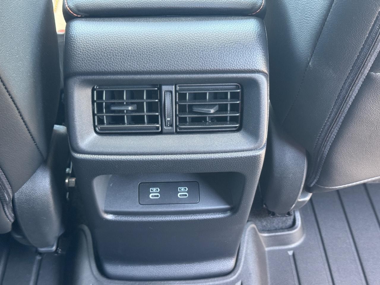 Honda CR-V Hybrid Vehicle Full-screen Gallery Image 17