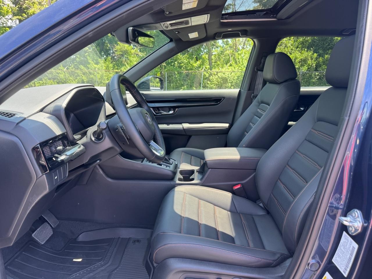 Honda CR-V Hybrid Vehicle Full-screen Gallery Image 19