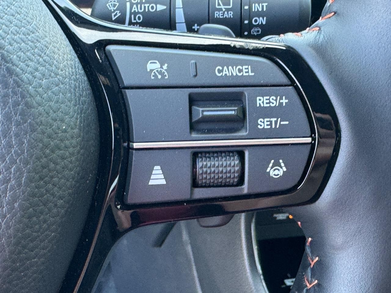 Honda CR-V Hybrid Vehicle Full-screen Gallery Image 23
