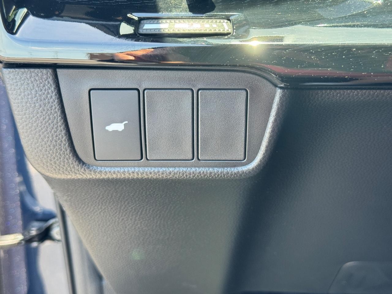 Honda CR-V Hybrid Vehicle Full-screen Gallery Image 24
